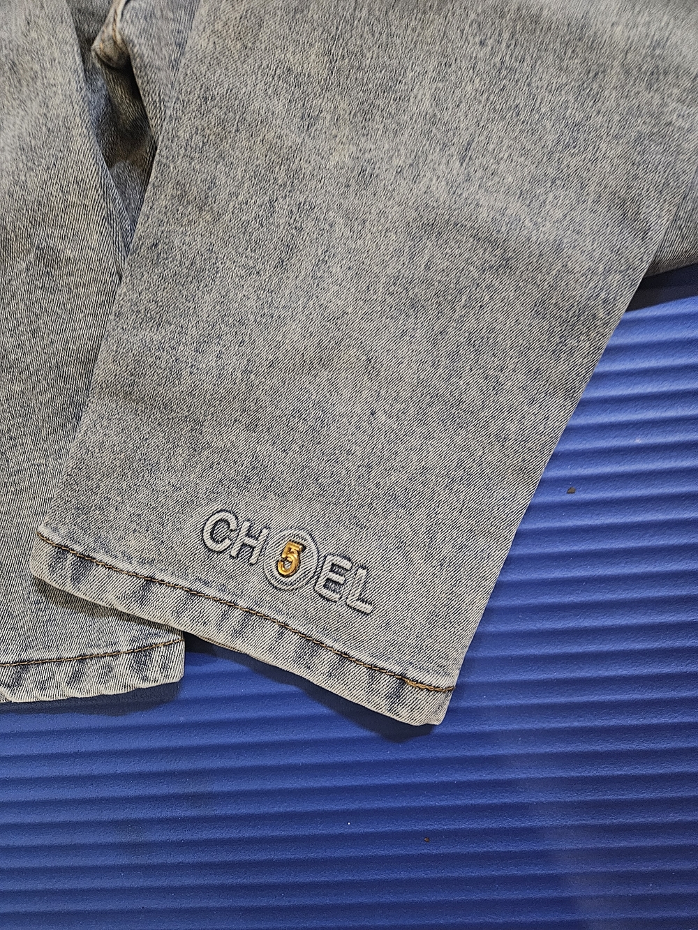 Light Blue High-Rise Women’s Jeans with Gold Button Accent - Picture 7 of 9